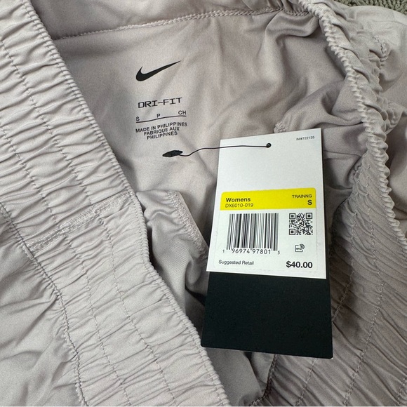 Nike Women's Athletic Shorts DX6010-019 Small - Picture 7 of 11